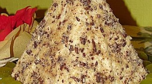 Пасха с вяленой вишней и миндалем