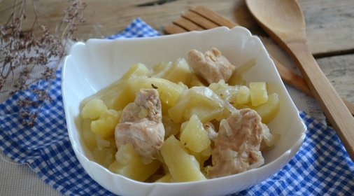 Курица в банке с картошкой