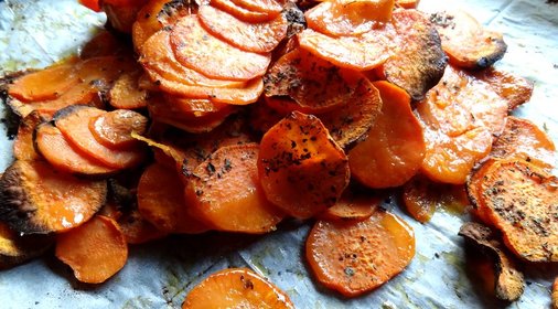 Хрустящий сладкий картофель с базиликом