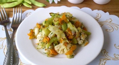 Салат из цветной капусты с зеленой фасолью