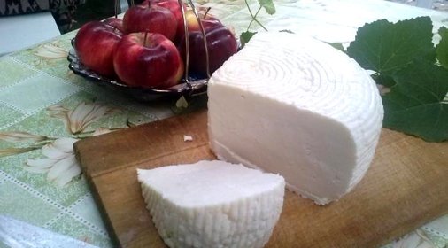 Салат с крабовым мясом и помидорами черри «Адыгейский»