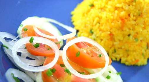 Салат из огурцов и лука