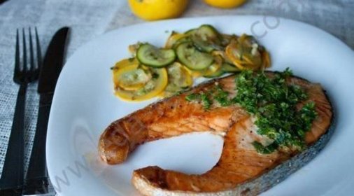 Запеченный лосось в духовке