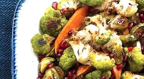 Салат с жареными овощами и гранатом