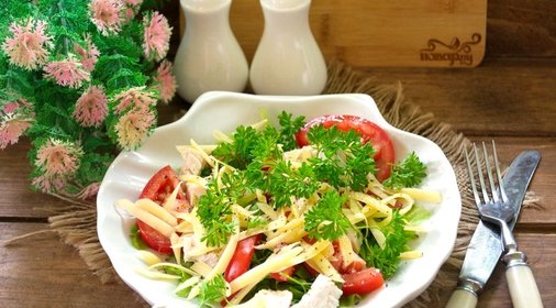 Салат с индейкой и помидорами