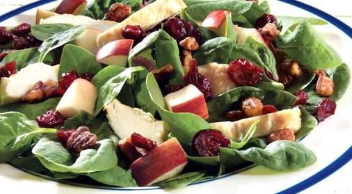 Клюквенный салат со шпинатом