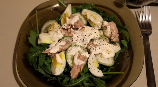 Салат с печенью трески