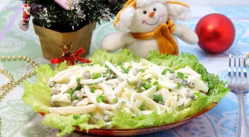 Салат с кальмарами