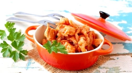 Капуста тушёная с курицей и фасолью