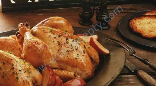 Пикантные цыплята целиком с персиками