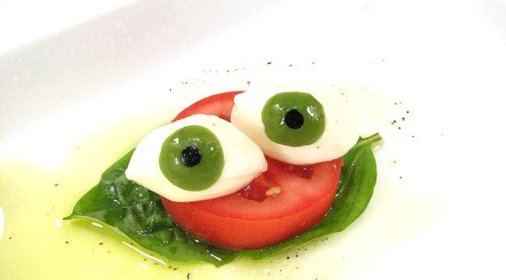 Салат Капрезе на Хэллоуин