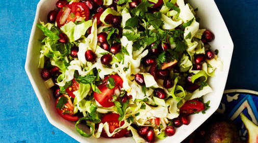 Салат с капустой, помидорами и гранатом