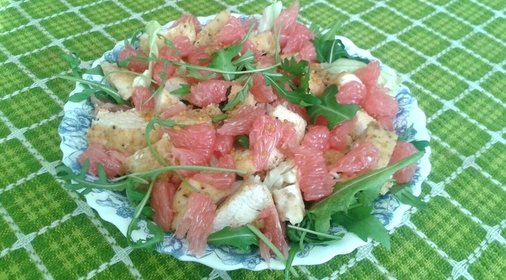 Салат из куриного филе и грейпфрута