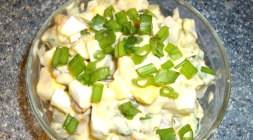 Салат с копченым кальмаром