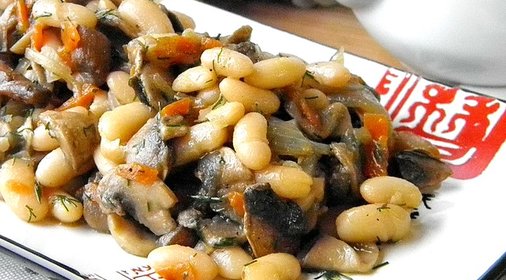 Салат с грибами и фасолью