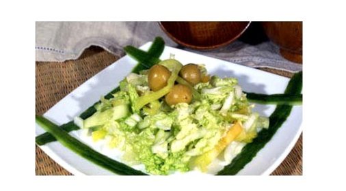 Салат из пекинской капусты с оливками
