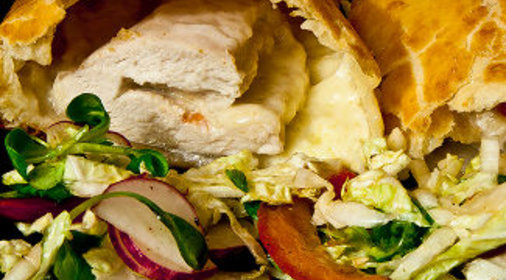 Фаршированные куриные грудки в слоеном тесте