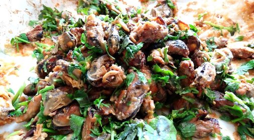 Мидии, запеченные с чесноком