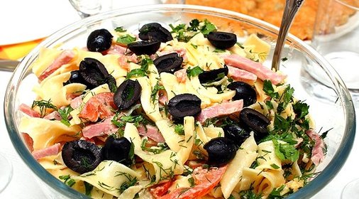 Салат итальянский с ветчиной
