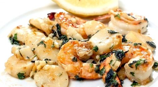 Морепродукты в воке