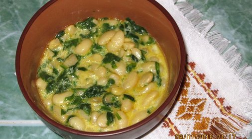 Белая фасоль и шпинат с шафраном