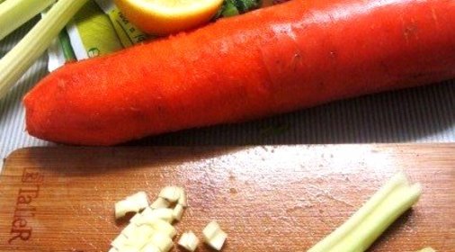 Салат веганский с сельдереем и морковью