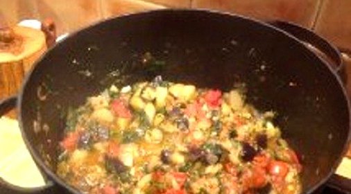 Аджапсандали с цыпленком табака