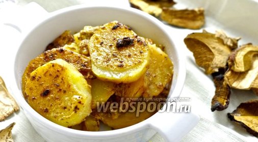 Картофель запечёный в сметанно-грибном соусе
