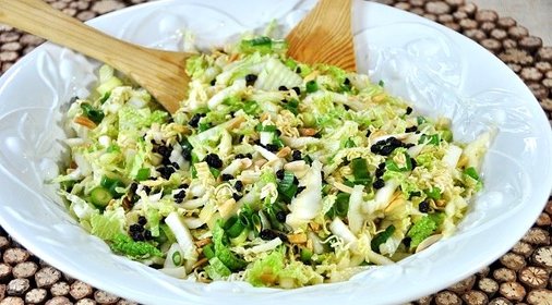 Простой салат из пекинской капусты