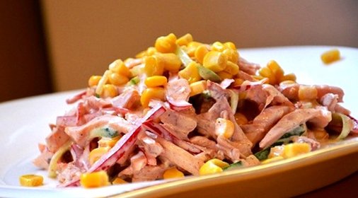 Салат гусарский с копченой курицей