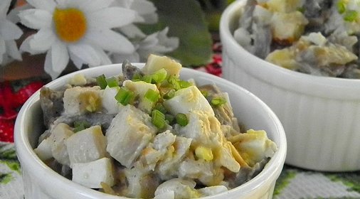 Салат с шампиньонами и куриной грудкой