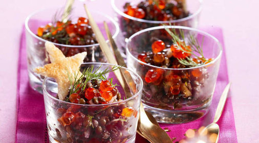 Салат с чечевицей и красной икрой