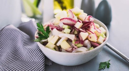 Постный салат с кальмарами