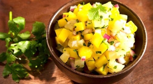 Салат из ананасов с чесноком