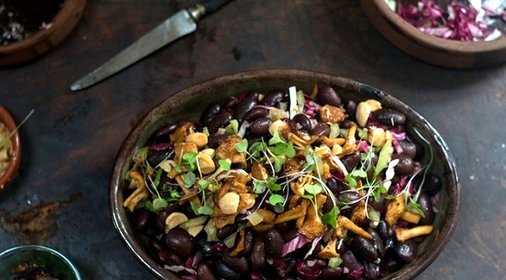 Салат с бобами и грибами