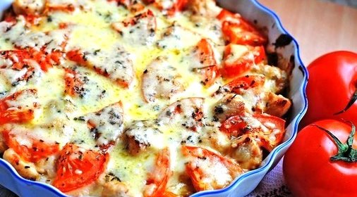 Куриное филе запеченное с овощами и сыром