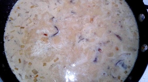 Грибы в сметанном соусе с прованскими травами