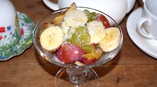 Сыроедческий салат из фруктов