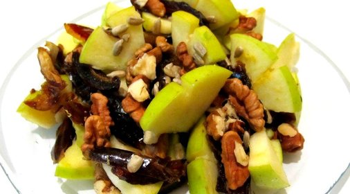 Салат из фиников с орехами