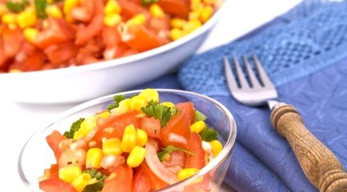 Летний кукурузный салат с базиликом