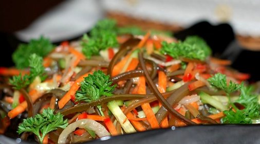 Салат к фаршированным перцам