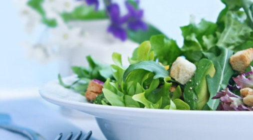 Зеленый салат из авокадо