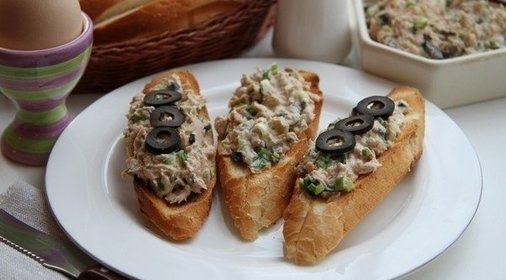 Брандада из тунца, маслин и оливок