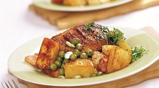 Утка с зеленым горошком и фасолью