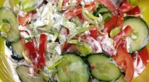 Салат из ранних тепличных овощей