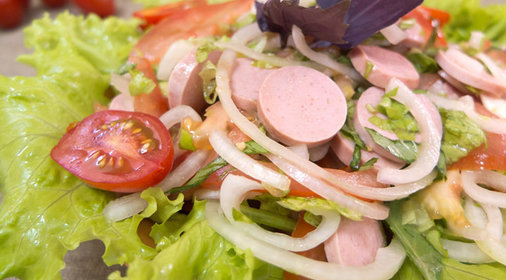 Салат с сосисками