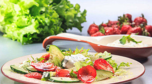 Салат из клубники