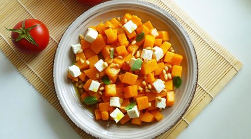 Салат из тыквы с фетой и кедровыми орешками