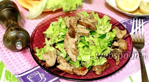Салат из куриной печени с огурцами