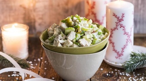 Cалат из курицы с оливками и сельдереем